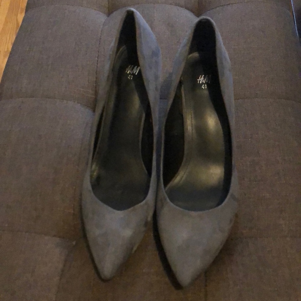 H&M Grey Heels. Never worn. Sz 9.5